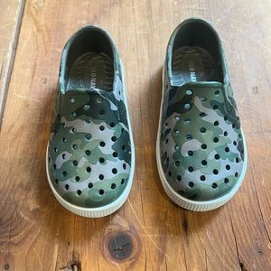 Old Navy Toddler Camo Perforated Slip-on shoes size 6